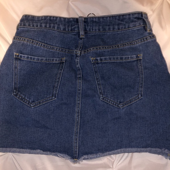 Zip up light wash Jean skirt - Picture 2 of 4
